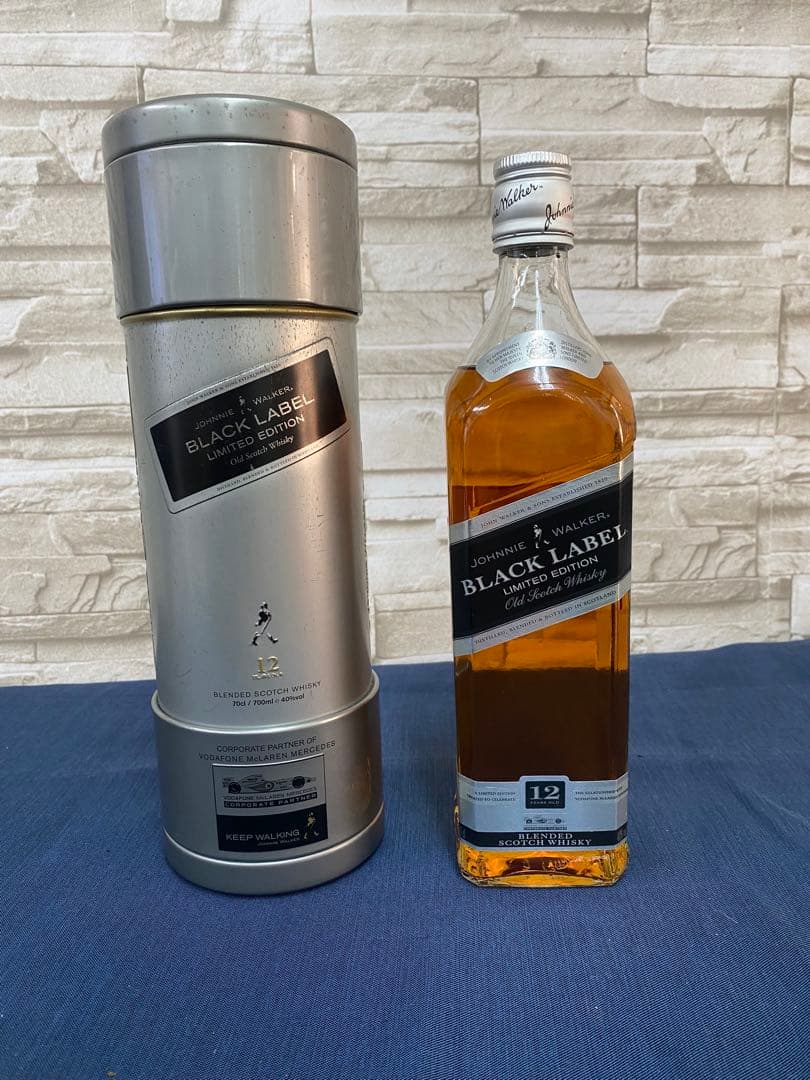 ジョニーウォーカー　12年　ブラックラベル　700ml 限定版 ジョニーウォーカー ブラックラベル12年」2021年限定デザイン
