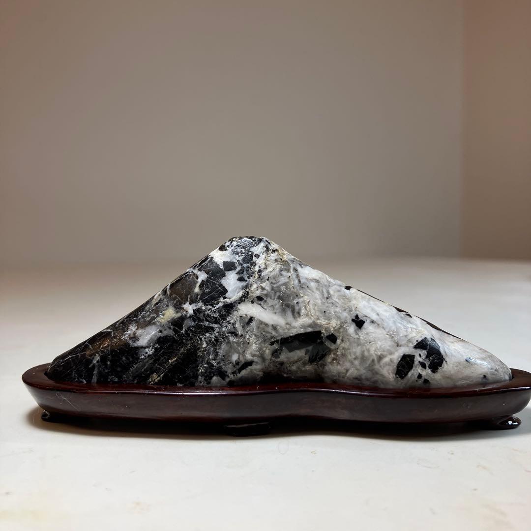 黒白山形水石 木製台座付き - メルカリ