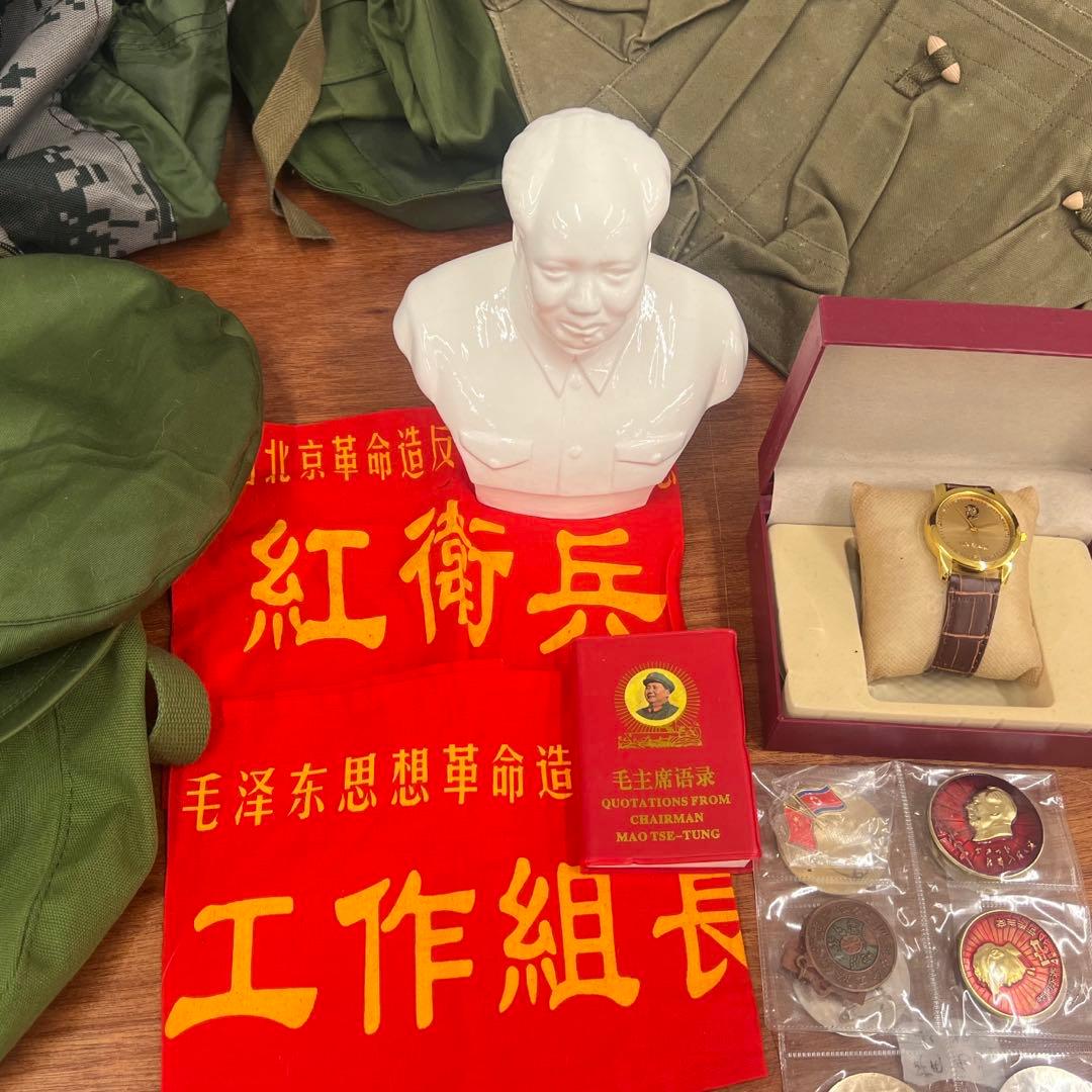 蔵出し　毛沢東主席像白磁と文革腕章、毛語録、毛バッチ、毛沢東記念軍時計6点セット