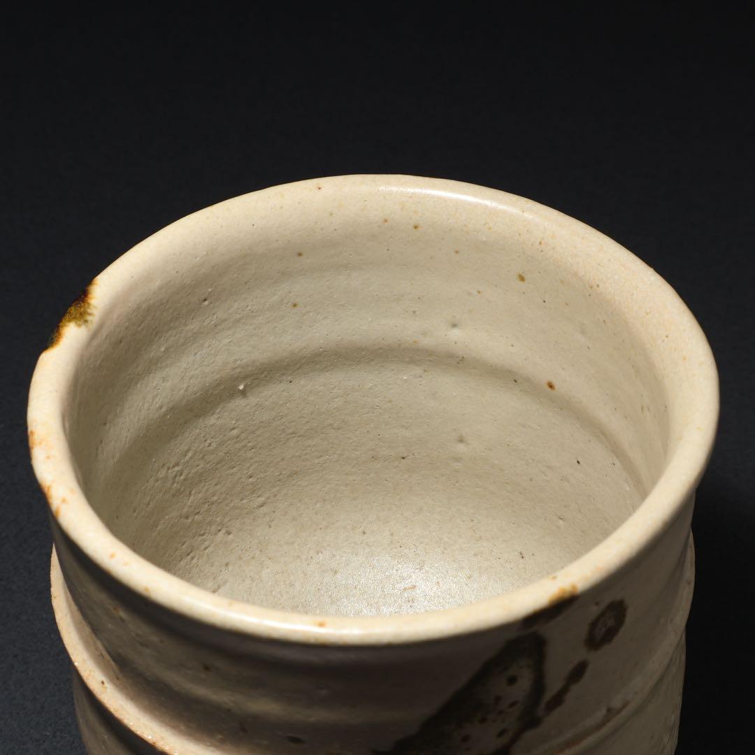 浜田庄司　糠白胴紐鉄絵茶碗　共箱　人間国宝　民藝　R1616お11