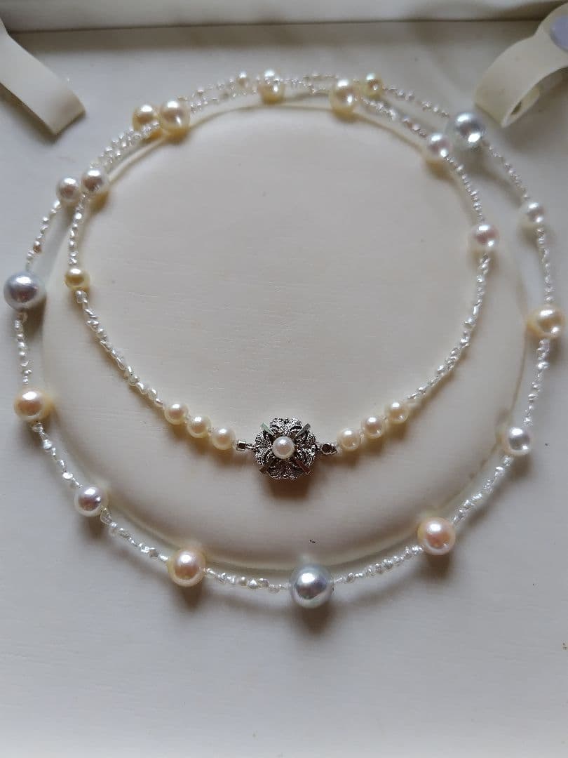 マルチサイズ、マルチカラーのアコヤ真珠と、あこやケシパールの