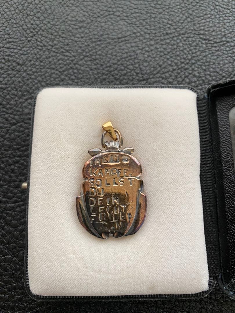 スカラベ　ペンダント