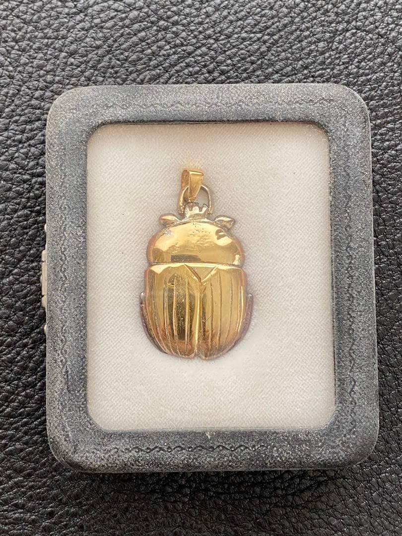 スカラベ　ペンダント