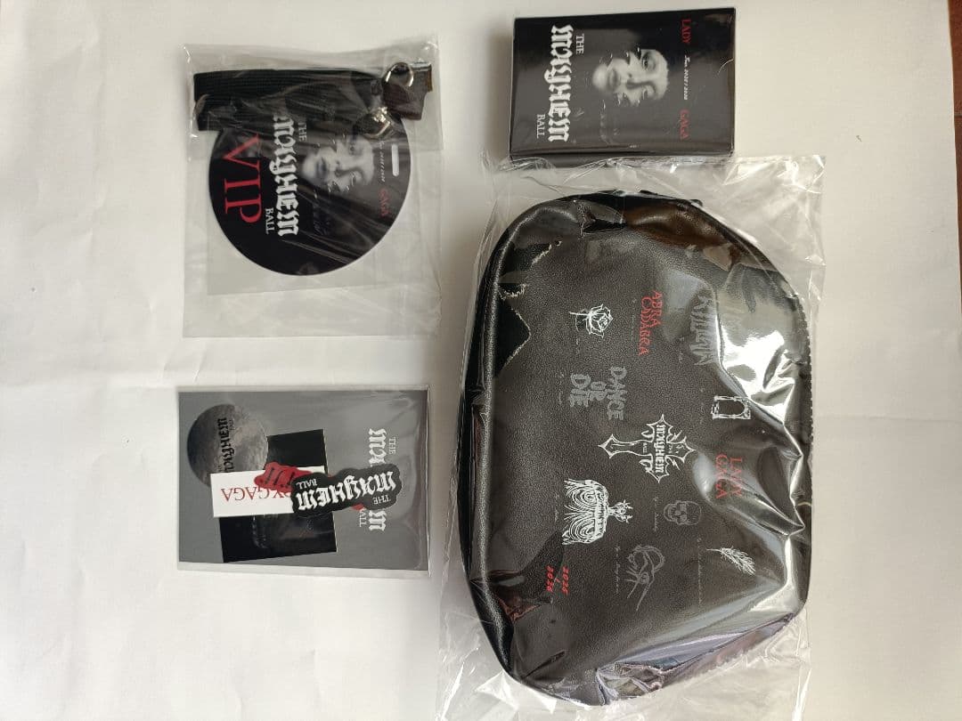 Lady Gaga The MAYHEM Vip Silver特典グッズ - メルカリ