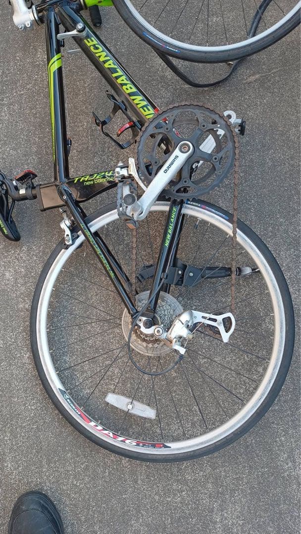 ロードバイク　NEW BALANCE Jr. TAJ24　ヘルメット付
