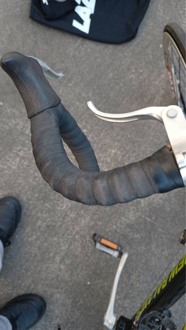 ロードバイク　NEW BALANCE Jr. TAJ24　ヘルメット付