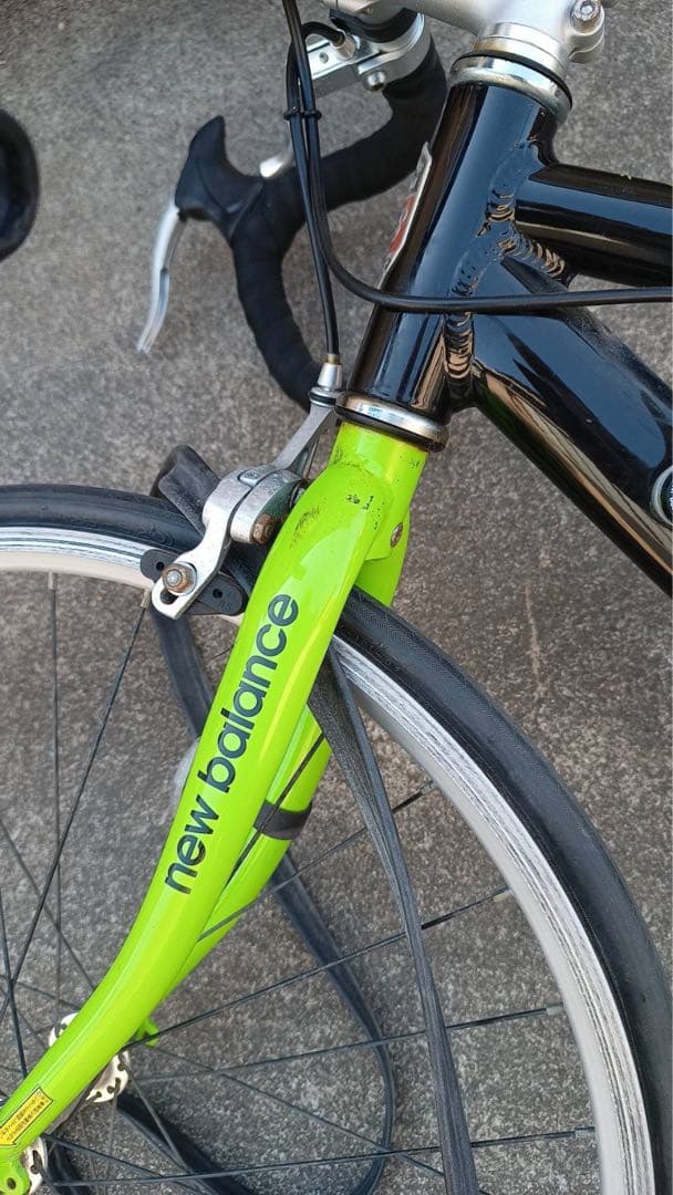 ロードバイク　NEW BALANCE Jr. TAJ24　ヘルメット付