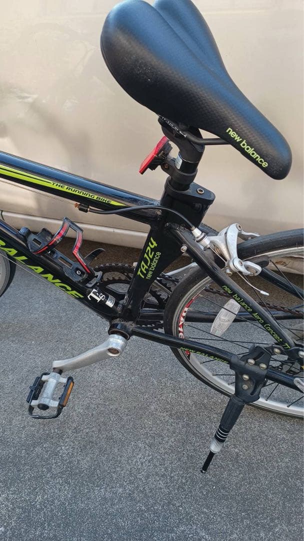 ロードバイク　NEW BALANCE Jr. TAJ24　ヘルメット付