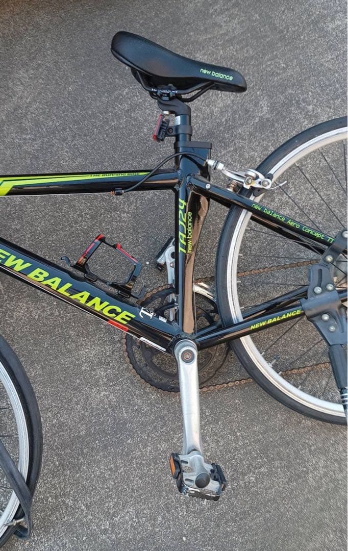 ロードバイク　NEW BALANCE Jr. TAJ24　ヘルメット付