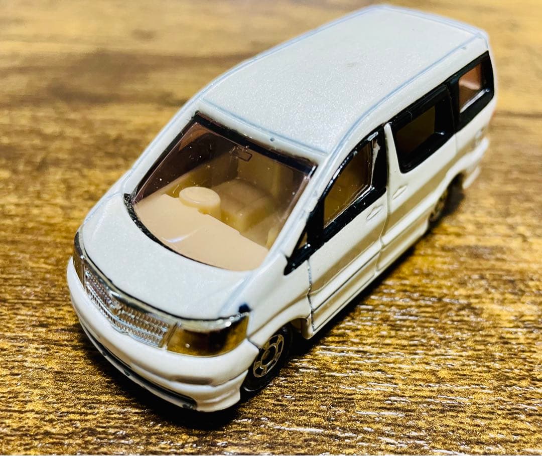 ☆商談中☆5686 傷ありトミカ 2002年 トヨタアルファード 1/63