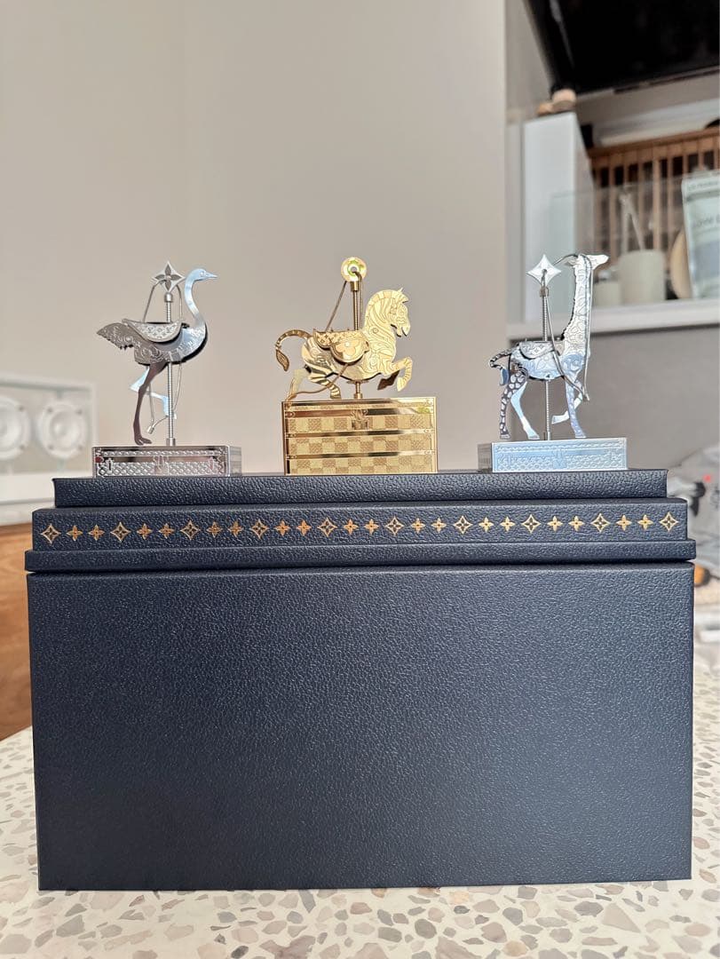 ルイ・ヴィトン ノベルティグッズ 動物彫刻