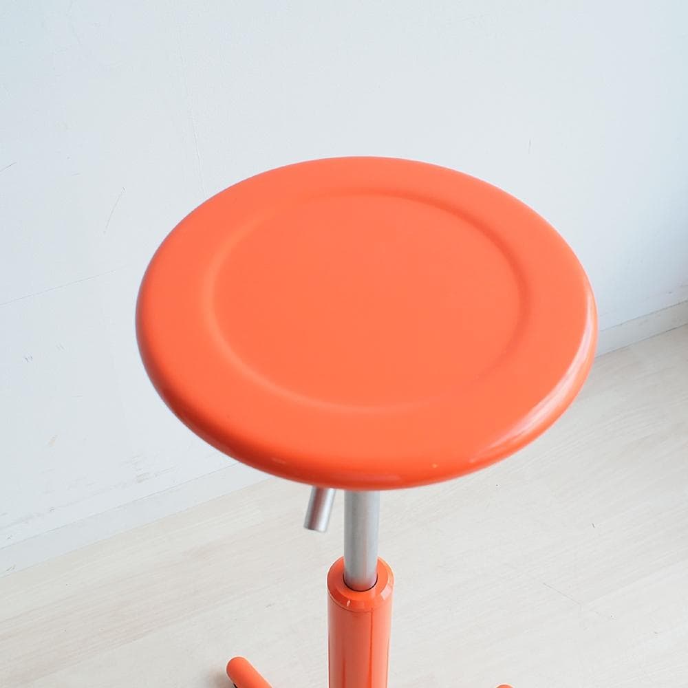 ビタミンカラー スチール製の昇降式スツール オレンジ カウンターチェア ポップ
