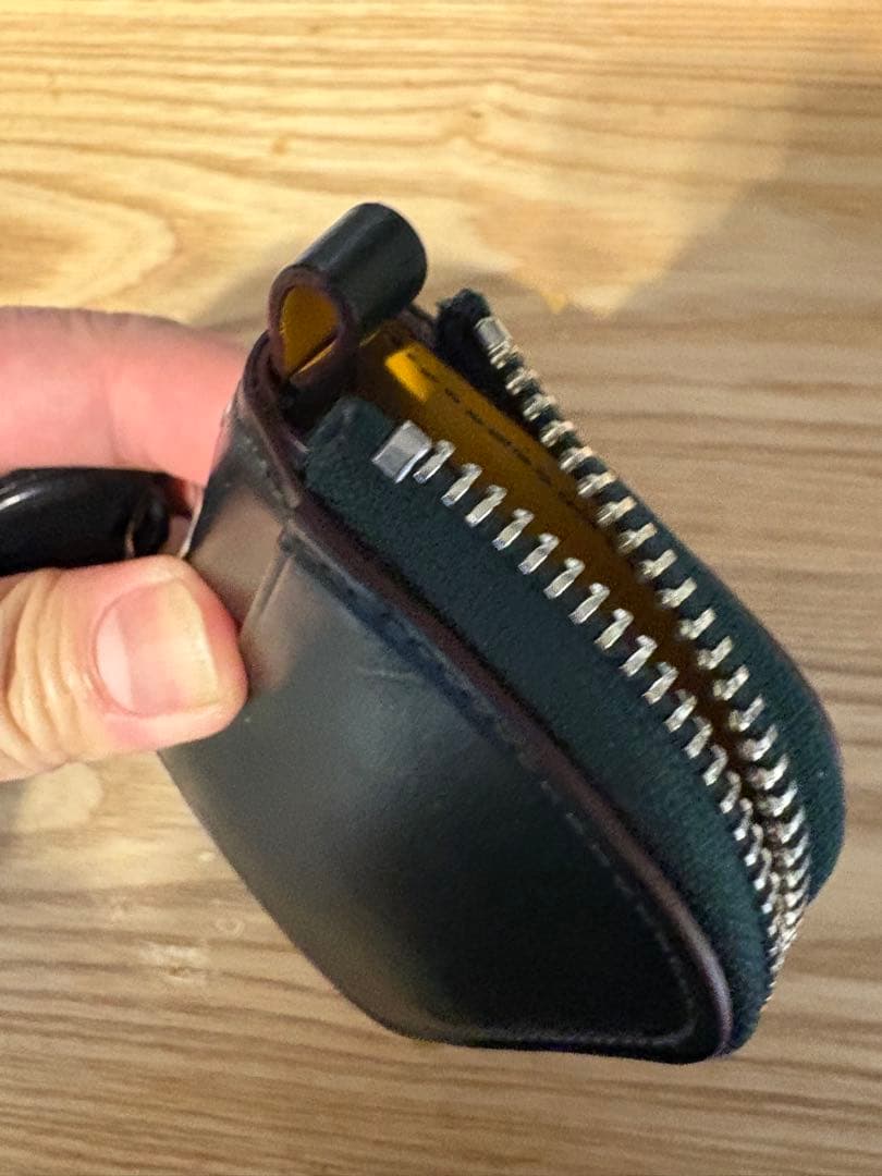 ガンゾAVON (エイボン)ラウンドファスナーキーケース - メルカリ