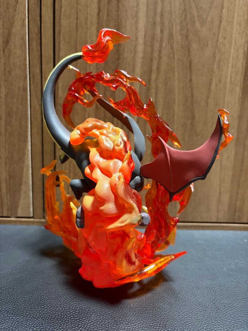 ポケモン 黒 リザードン フィギュア 炎 エフェクト 新品 日本未発売