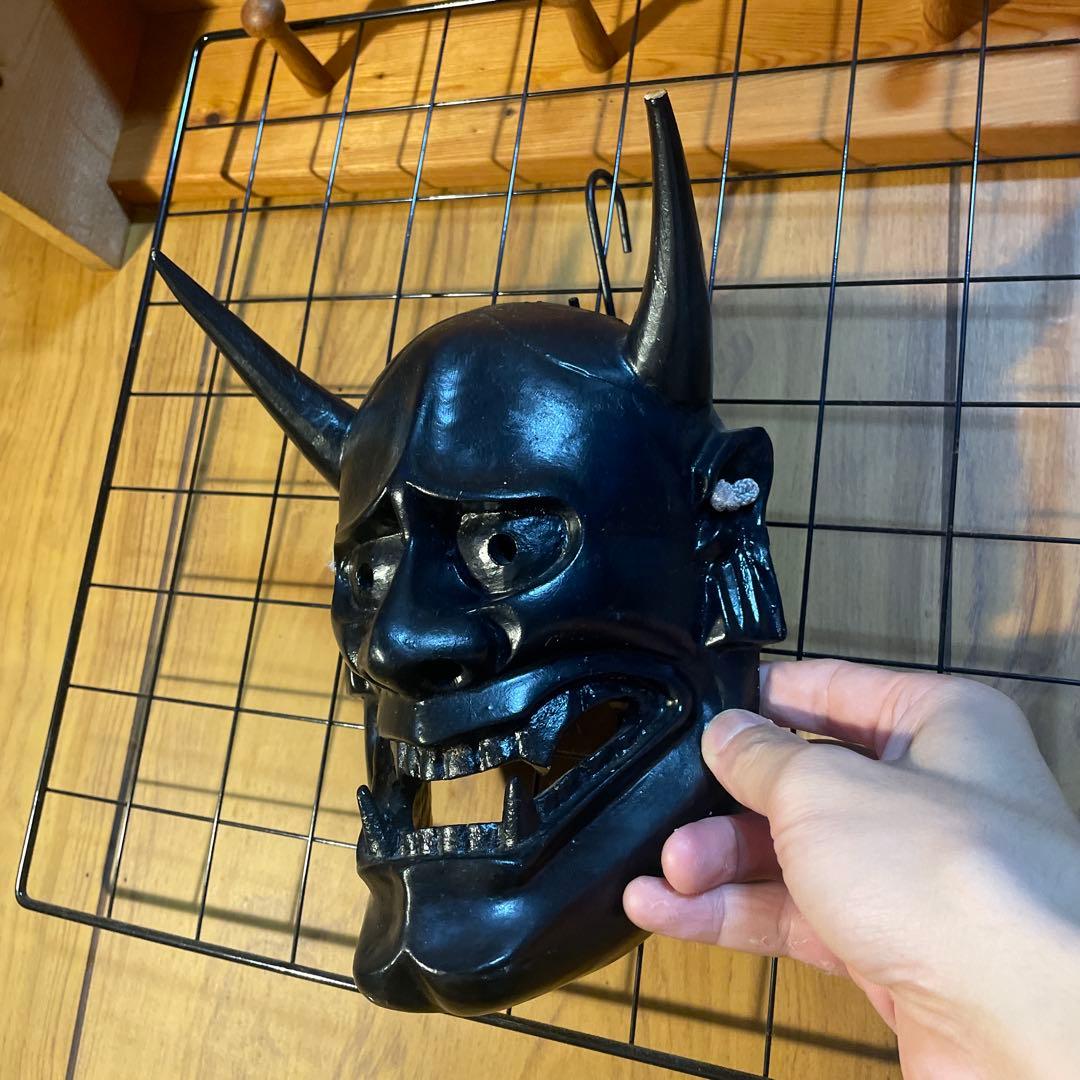 般若の面は、「嫉妬や恨みの篭る女の顔」としての鬼女の能面です。般若