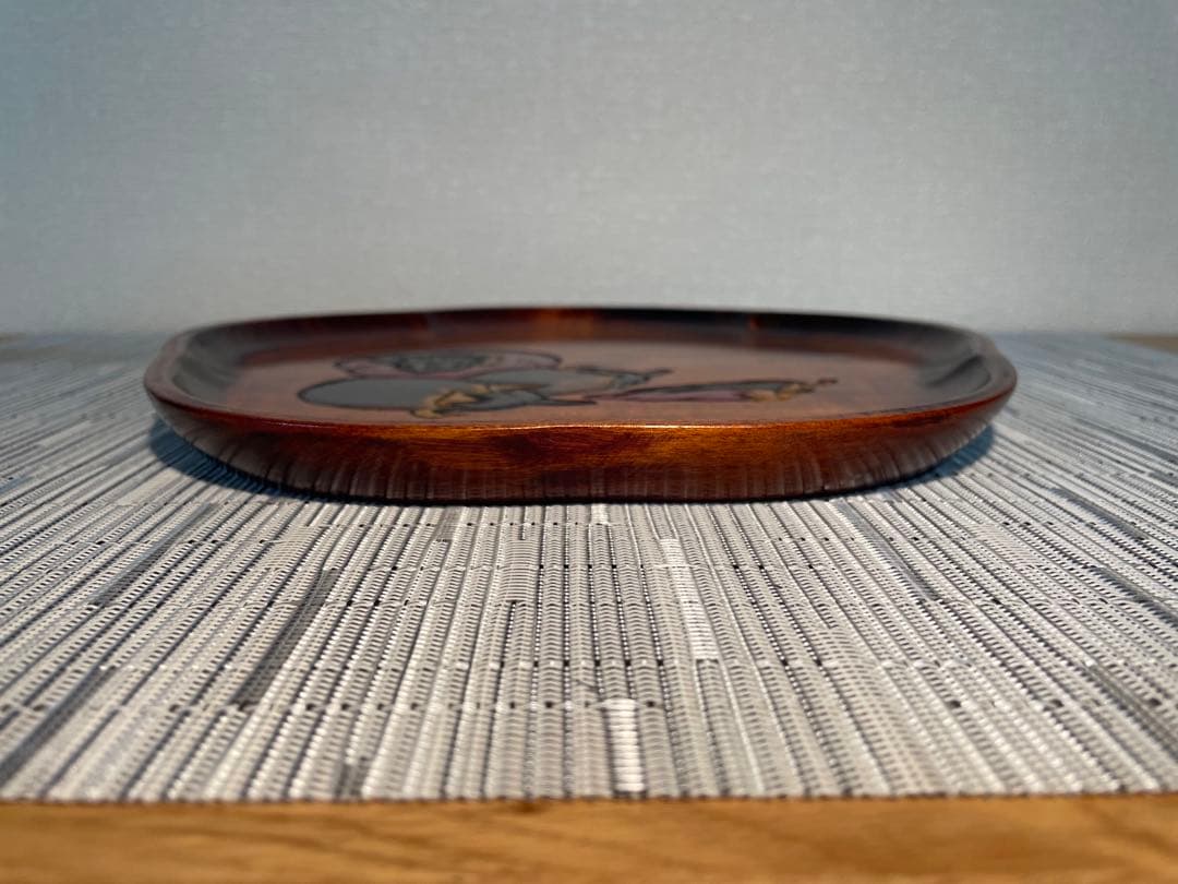 0319 烏城彫 野菜/果物 天然木(桂・栃) 盆 日本産生漆、拭き漆仕上げ