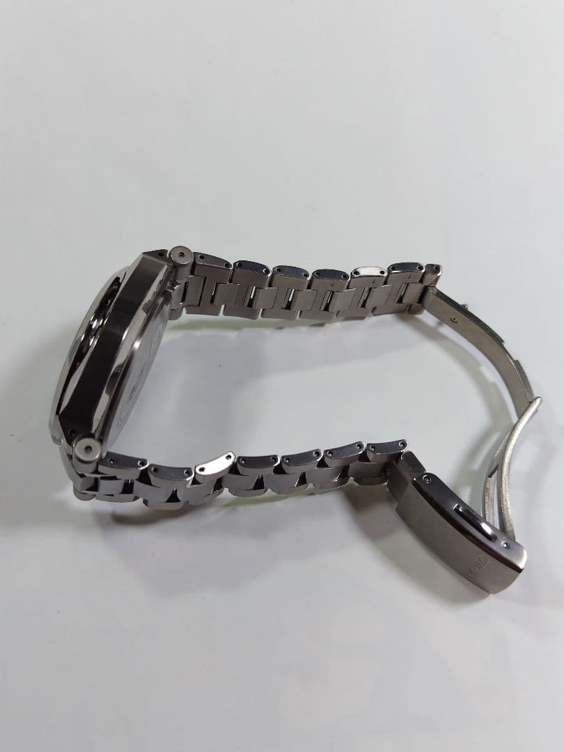 シチズンアテッサ　ダイレクトフライト　エコドライブ　電波時計　軽量チタン製