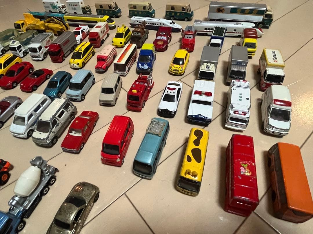 トミカセット 多色 車両 ヤマト運輸 ポケモン 郵便局 等 非売品多数含む