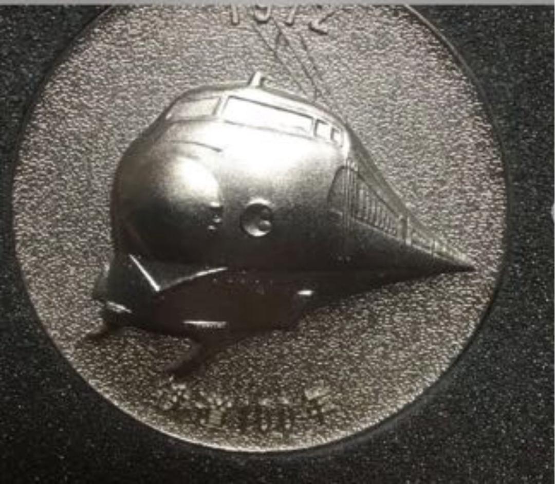 D51型蒸気機関車（1/75）模型時計 メダル付