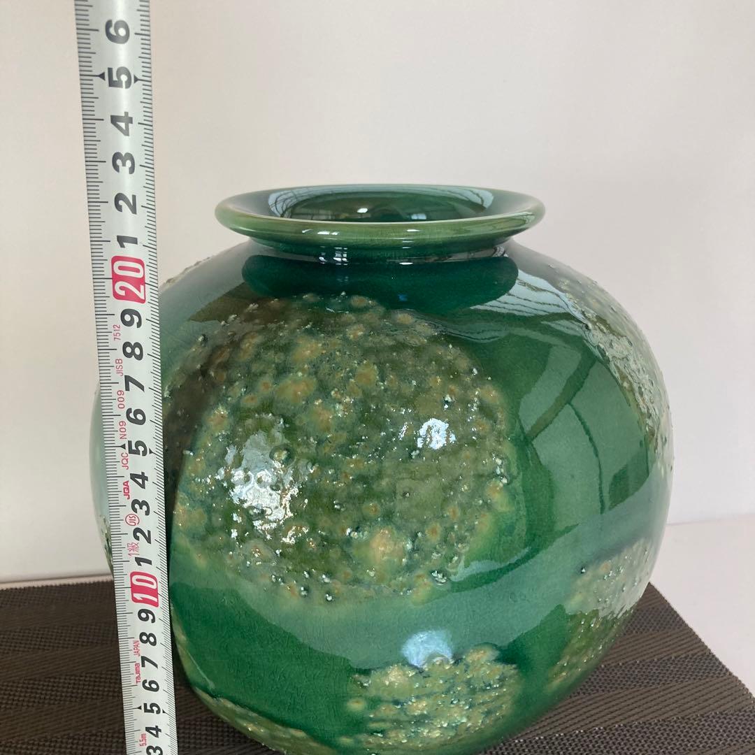 信楽　三彩窯　愛陶作　綺麗なグリーン釉丸型花瓶