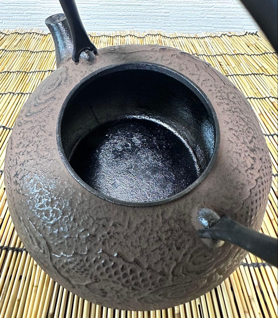 未使用品、供箱、栞、取説付　南部特製銘 １２型 龍文様　南部鉄瓶　南部鉄器