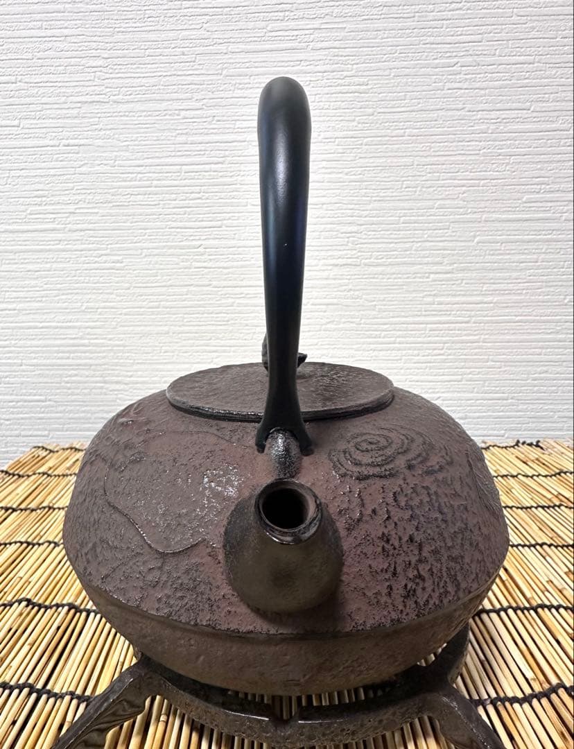 未使用品、供箱、栞、取説付　南部特製銘 １２型 龍文様　南部鉄瓶　南部鉄器