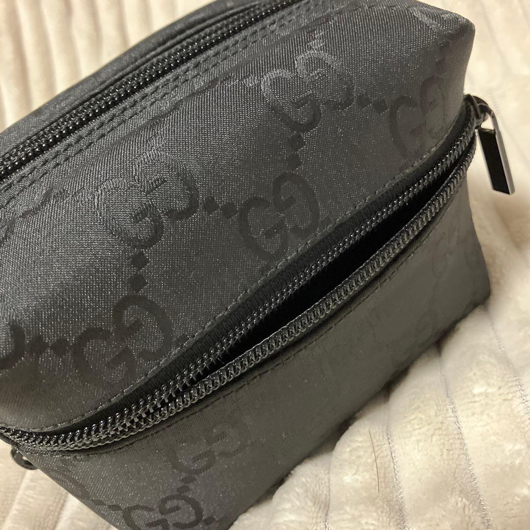 GUCCI ブラックナイロンポーチ GGパターン