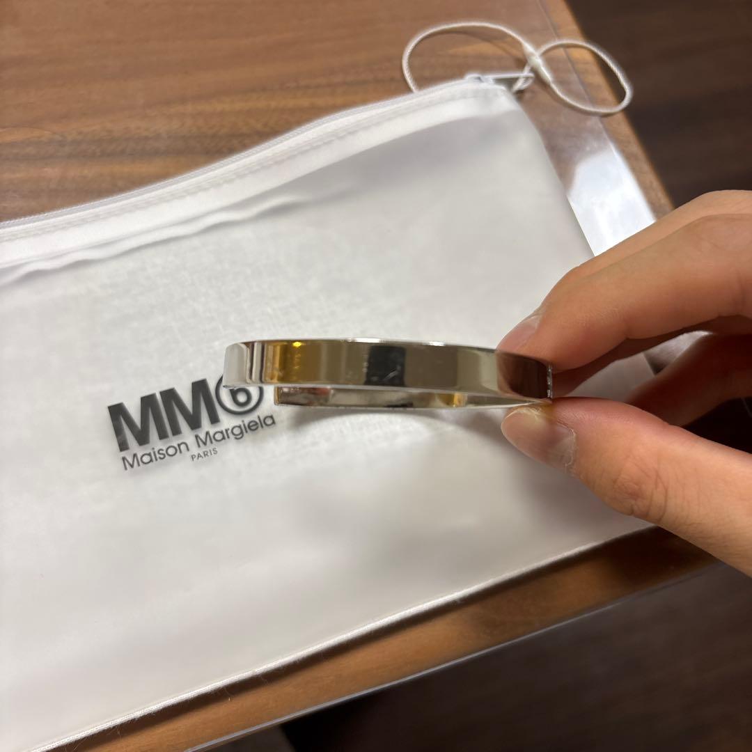 MM6 Maison Margiela ミニマルシグネチャーカフブレスレット