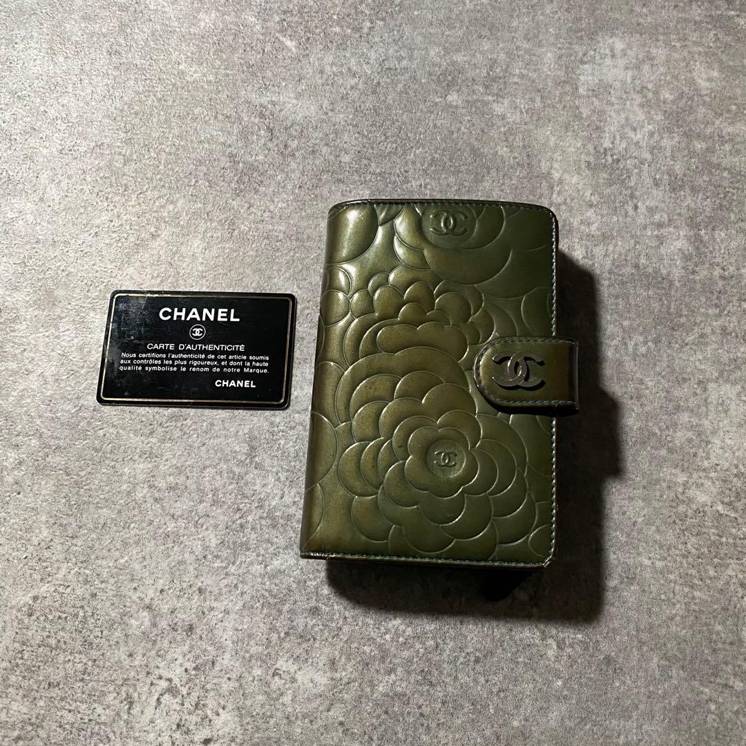 CHANEL シャネル カメリア 折り財布 ココマーク カード シール パテント CHANEL シャネル カメリア エナメル パテント 長財布 二つ折り財布
