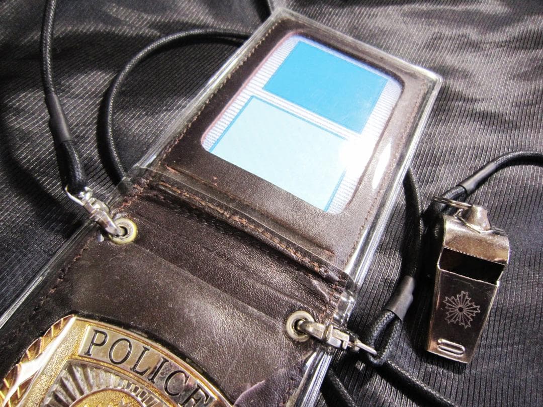 中古品】警察手帳レプリカ（撮影・演劇用小道具）こげ茶 Amazon.co.jp