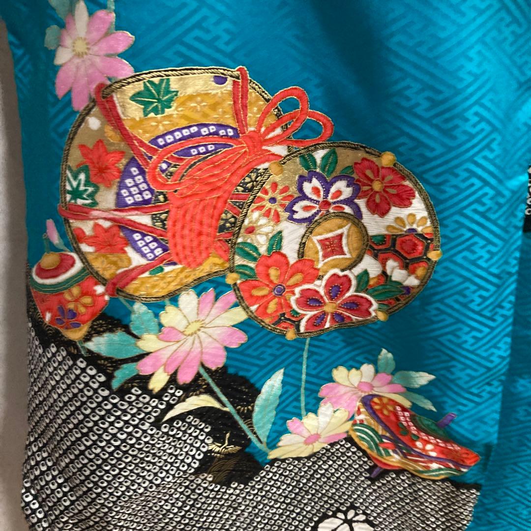 ターコイズ色の振袖 花柄刺繍 振袖 ターコイズブルーシンプル