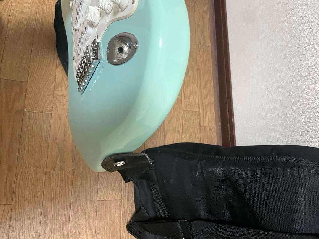 ケース付き Squier by Fender エレキギター ダフネブルー 水色
