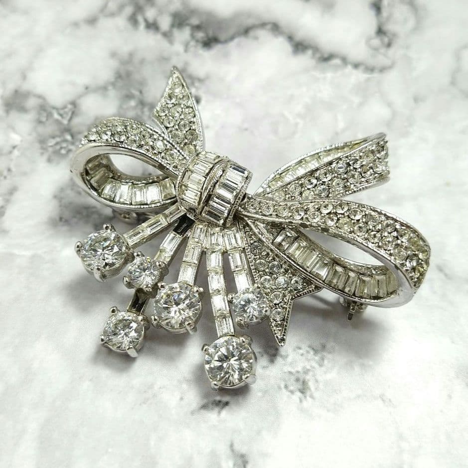 FOXEY ブローチラインストーンクリアマガジンフォクシーリボン