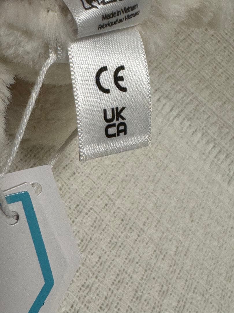 Bashful Bunny with Presentうさぎ 箱を持ったうさぎ