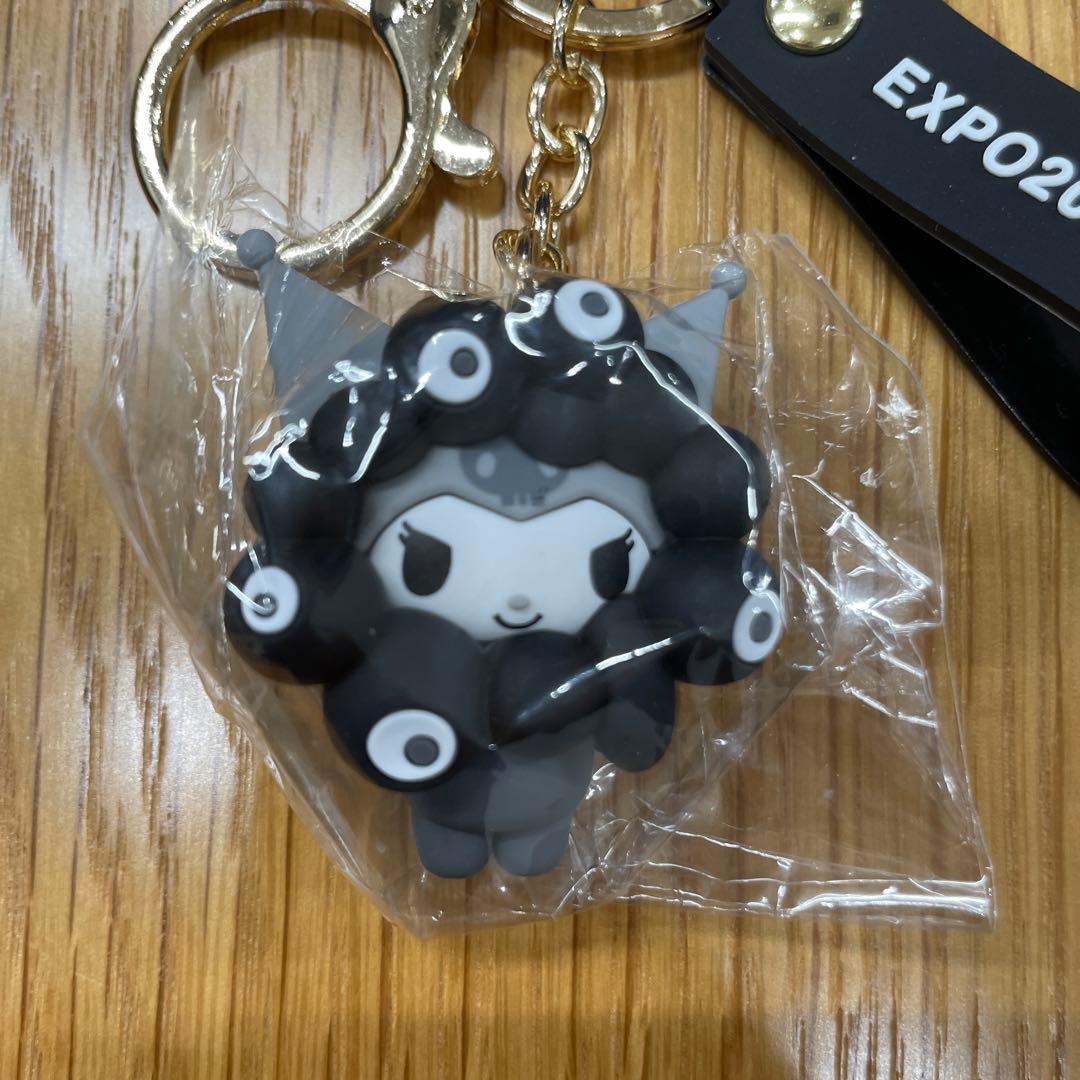 大阪関西万博 ミャクミャク サンリオ キーホルダー 黒なりきり クロミ