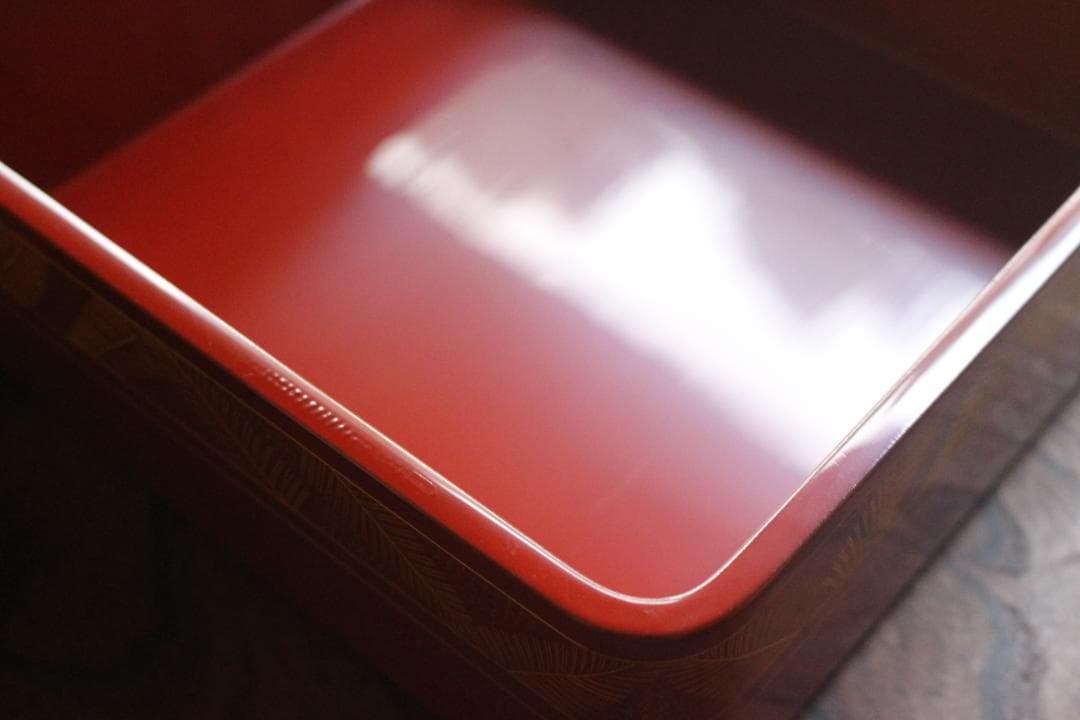 デッドストック！上質朱漆に優美な羊歯沈金の映える二段重（検重箱お重