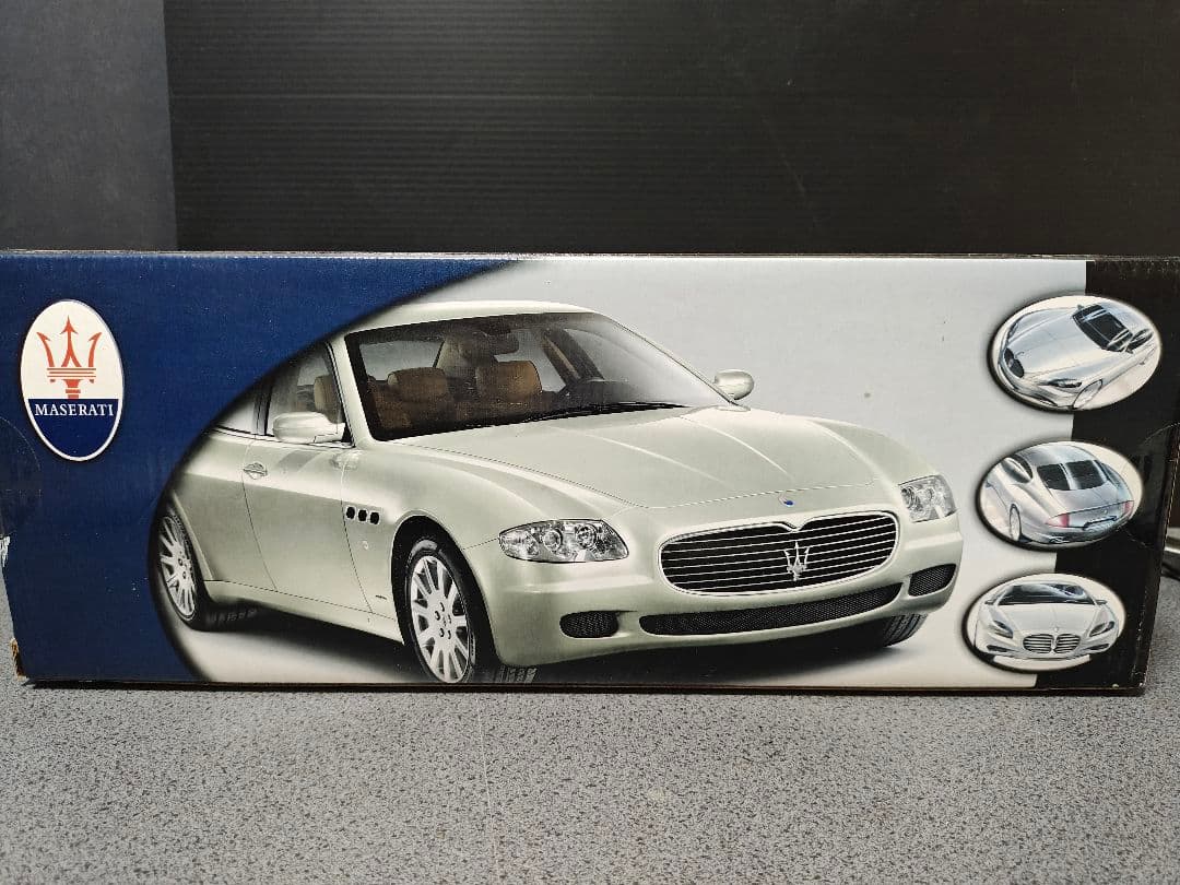 ホットウィール マセラティ クアトロポルテ QP 1/18