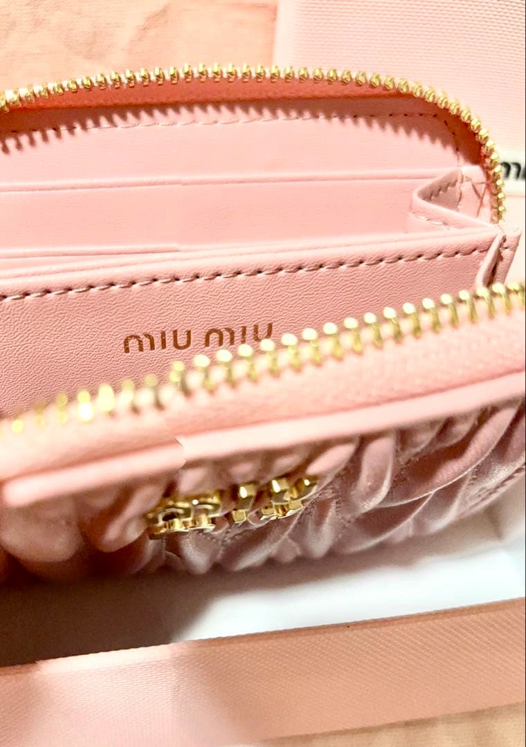 【正規品　新品未使用】ミュウミュウ　マテラッセレザー ケース　ピンク