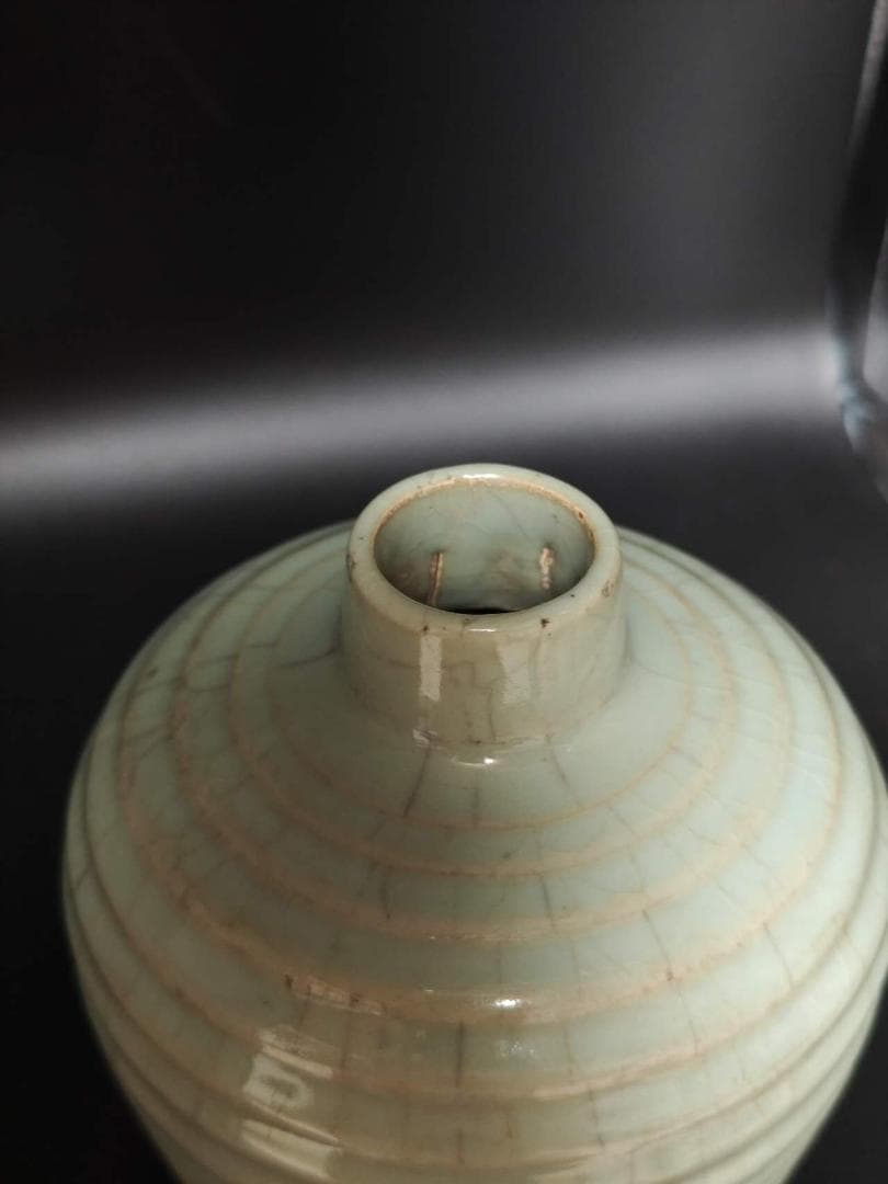 明時代青磁龍泉窯弦紋花瓶龍泉窯明官窯物元箱付き(E-10)