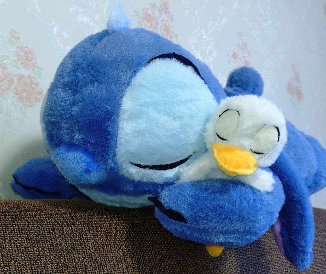 ディズニーストア限定　スティッチ　スーパービッグ　ぬいぐるみ　大きい　特大