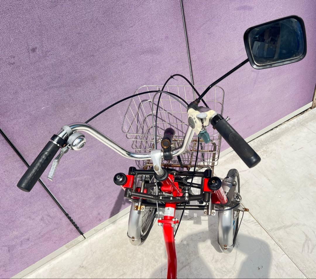 Trike 社 ユニバーサルトライク赤い三輪車