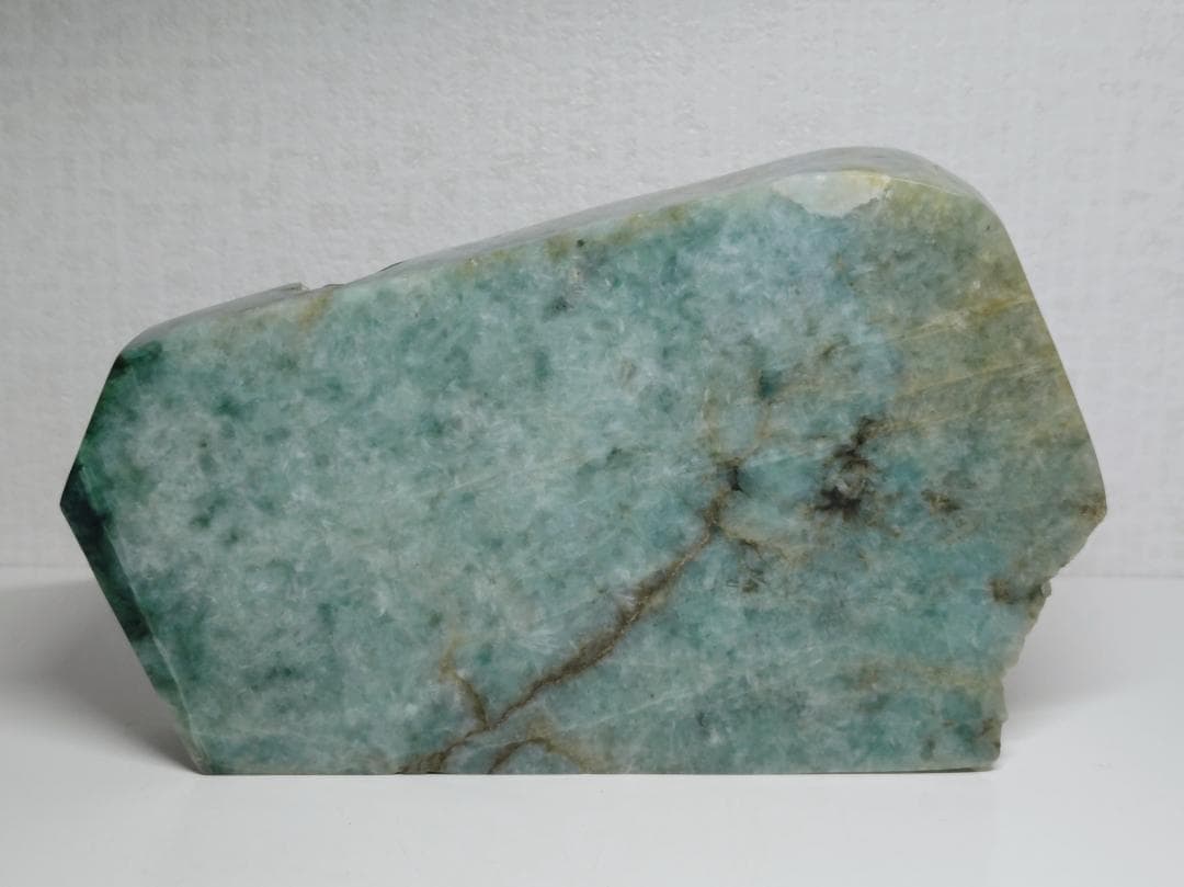 青緑 1.5kg 翡翠 ヒスイ 原石 鑑賞石 自然石 誕生石 鉱物 水石 鉱石