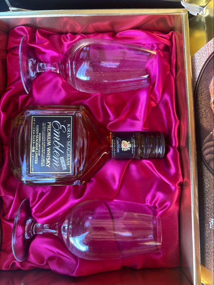 キリン　エンブレム　プレミアムウイスキー非売品　ギフトセット キリン シーグラム エンブレム プレミアムウイスキー 750ml - メルカリ