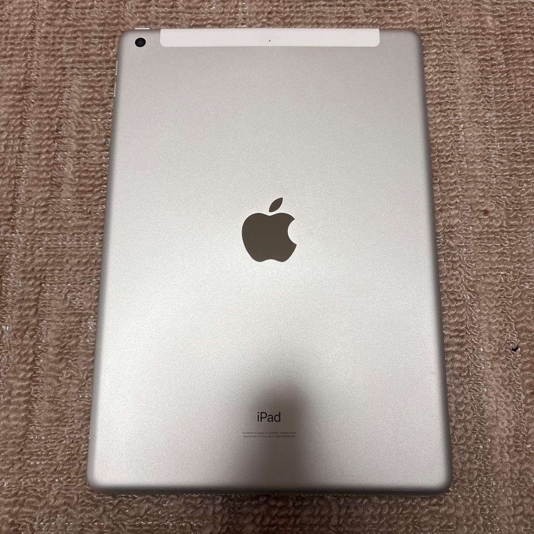 Apple iPad 第8世代 シルバー 10.2インチ - メルカリ