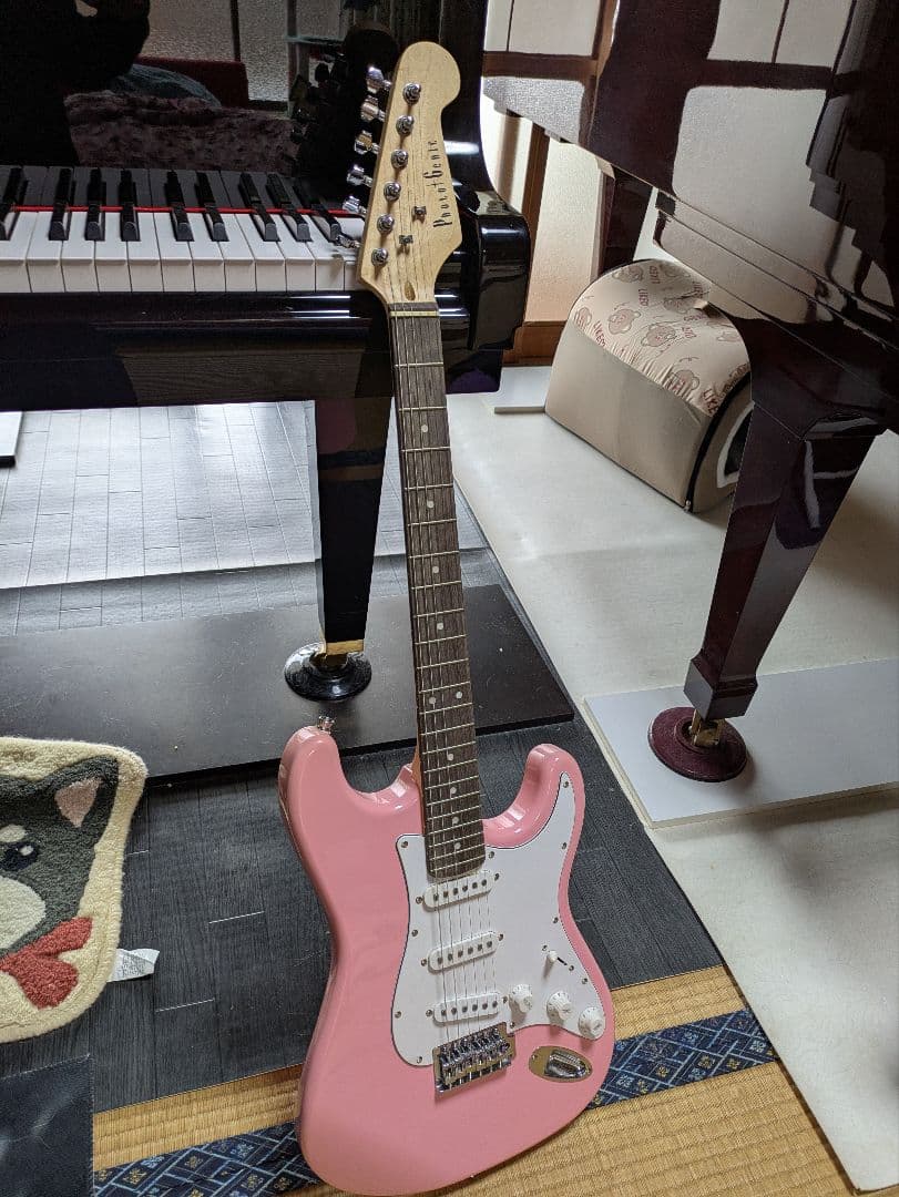 フォトジェニック エレキギター ピンク ストラトキャスタータイプ