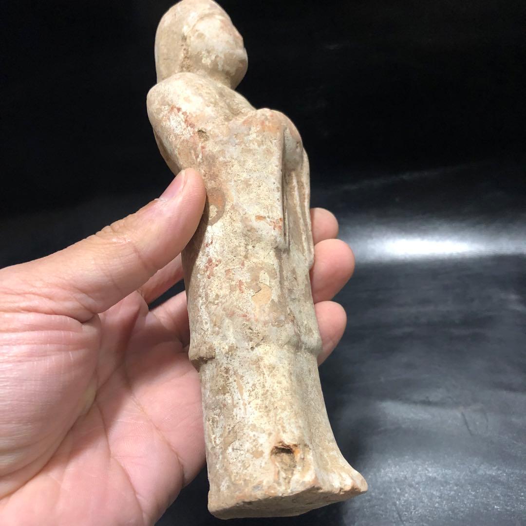 蔵から中国古銭と一緒の箱から出てきた 5体の内の1体　 女の人の中国古美術土器