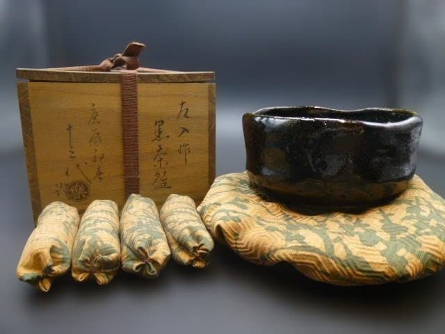 楽吉左衛門　六代　左入　黒茶碗／楽吉左衛門　十三代　惺入極め箱／仕覆 楽吉左衛門代々最高額いくら？余話(弘入黒茶碗160万円) - YouTube
