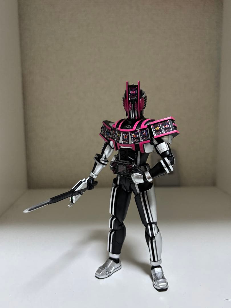 S.H.Figuarts 真骨彫　仮面ライダーディケイド　コンプリートフォーム