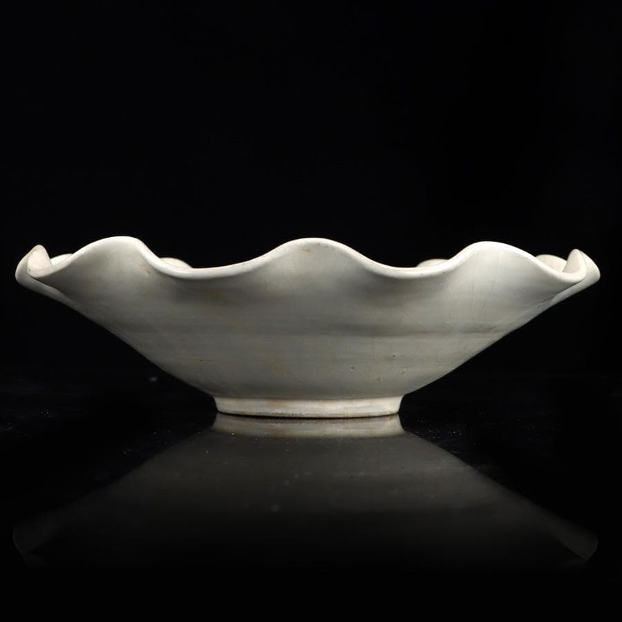 Y2396-1 中国 宋時代 人物図 波型皿 直径23㎝ 箱付き　せ