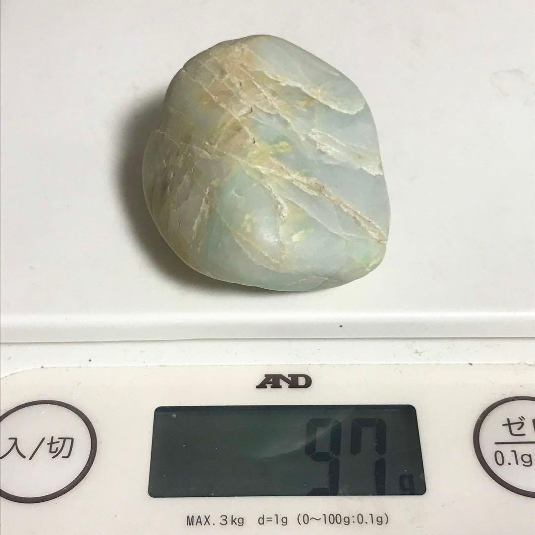 糸魚川翡翠 白地に緑 海石 97g